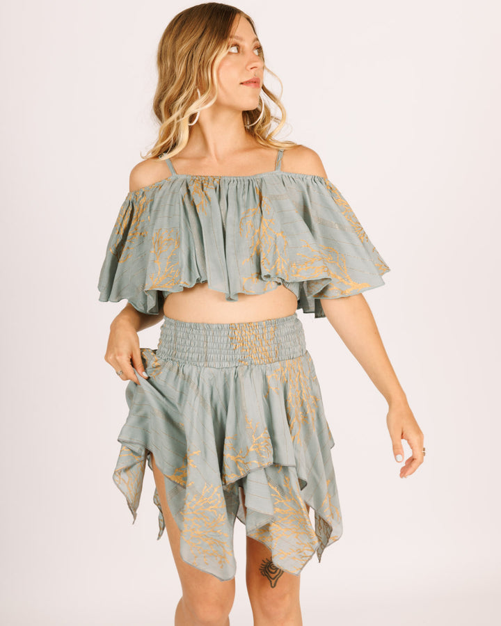 סט: טופ מלמלה + חצאית מיני 2 שכבות, תכלת בהדפס אלמוג זהב