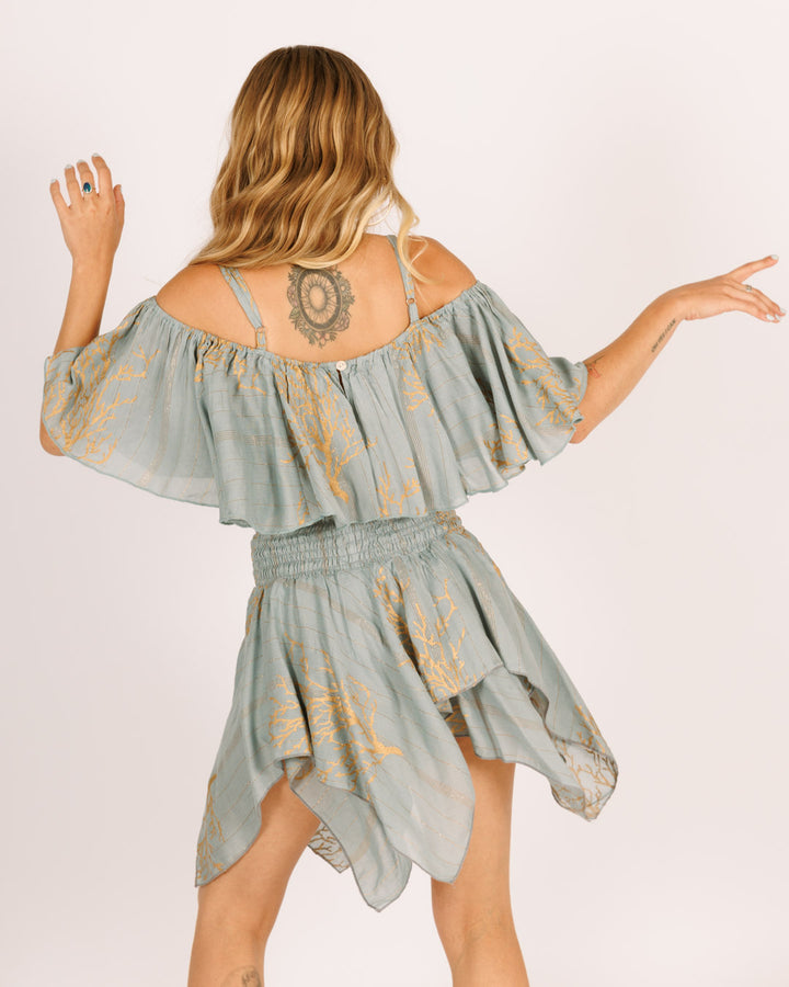 סט: טופ מלמלה + חצאית מיני 2 שכבות, תכלת בהדפס אלמוג זהב