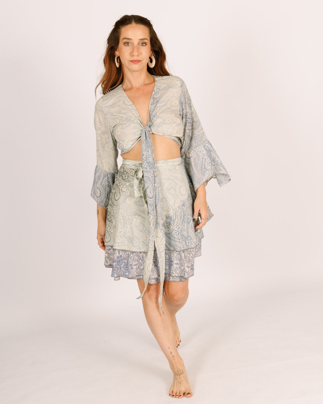 סט: חולצת מעטפת + חצאית 2 שכבות, משי תכלת פרחוני