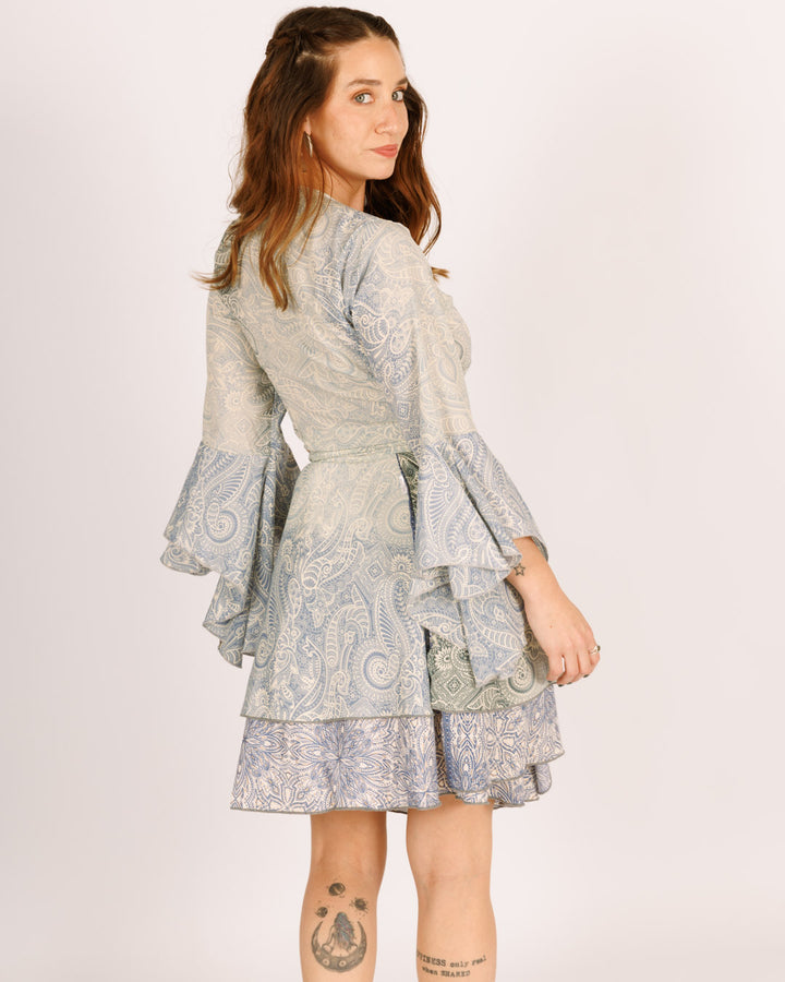 סט: חולצת מעטפת + חצאית 2 שכבות, משי תכלת פרחוני