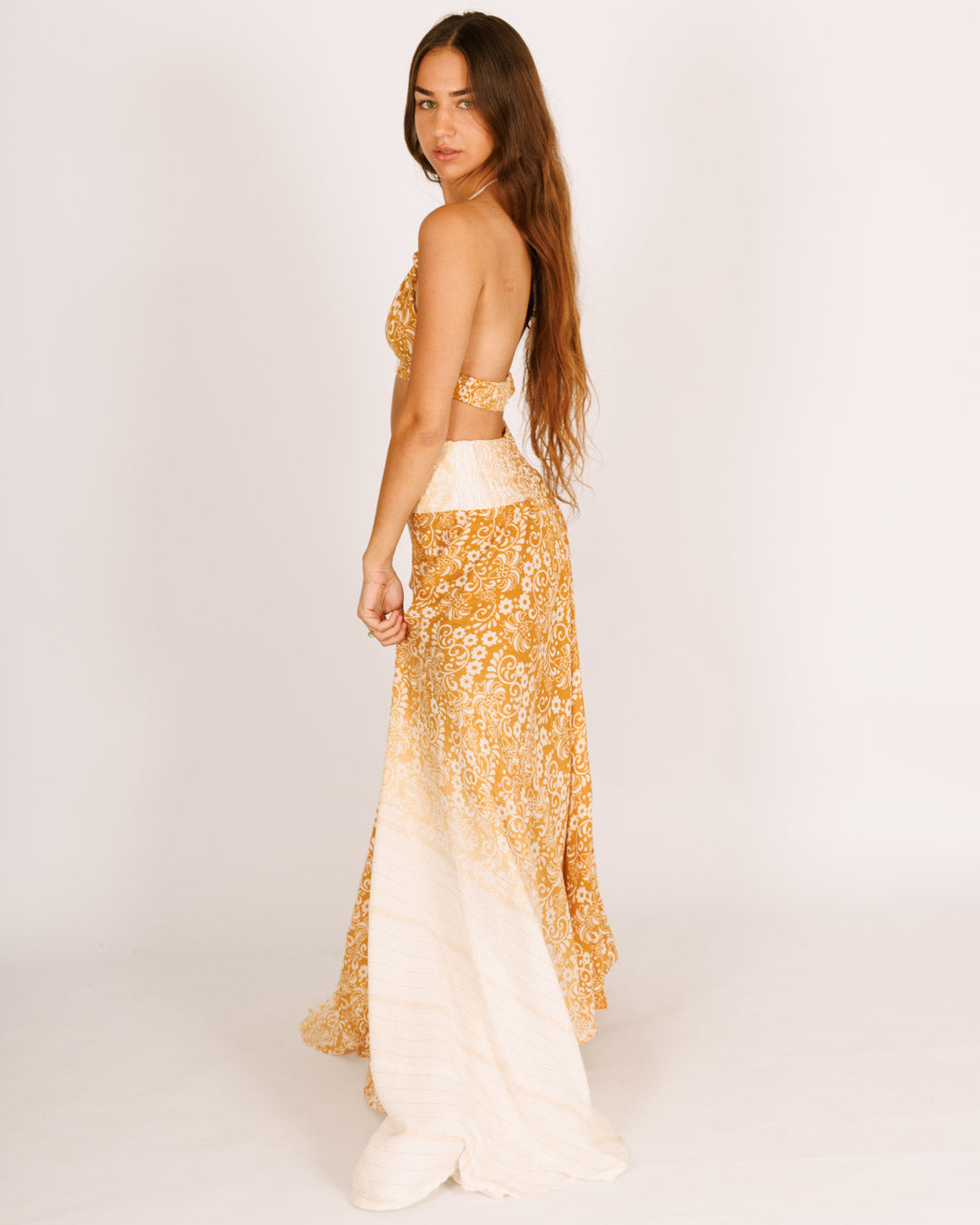 סט: טופ משולשים + מכנס מטריה, לבן פרחים צהובים