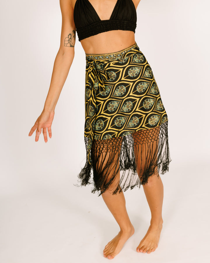 סט: טופ שחור + חצאית קשירה מיני קורי עכביש