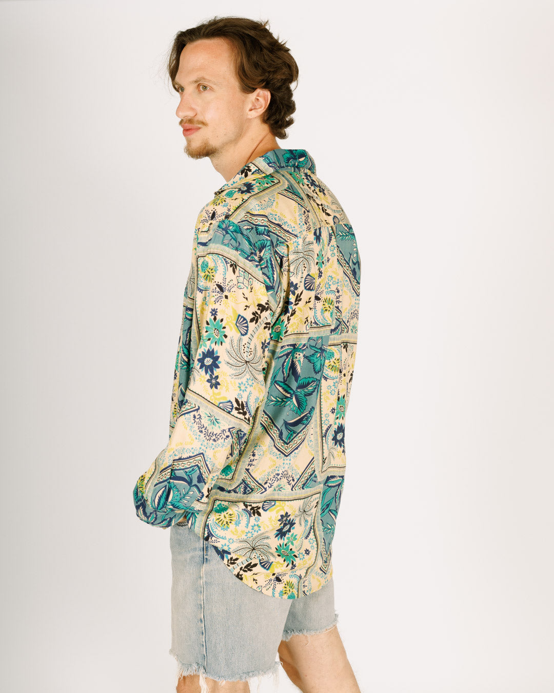 מכופתרת ארוכה ויסקוז לגבר - גאומטרי ירוק, תכלת ושמנת