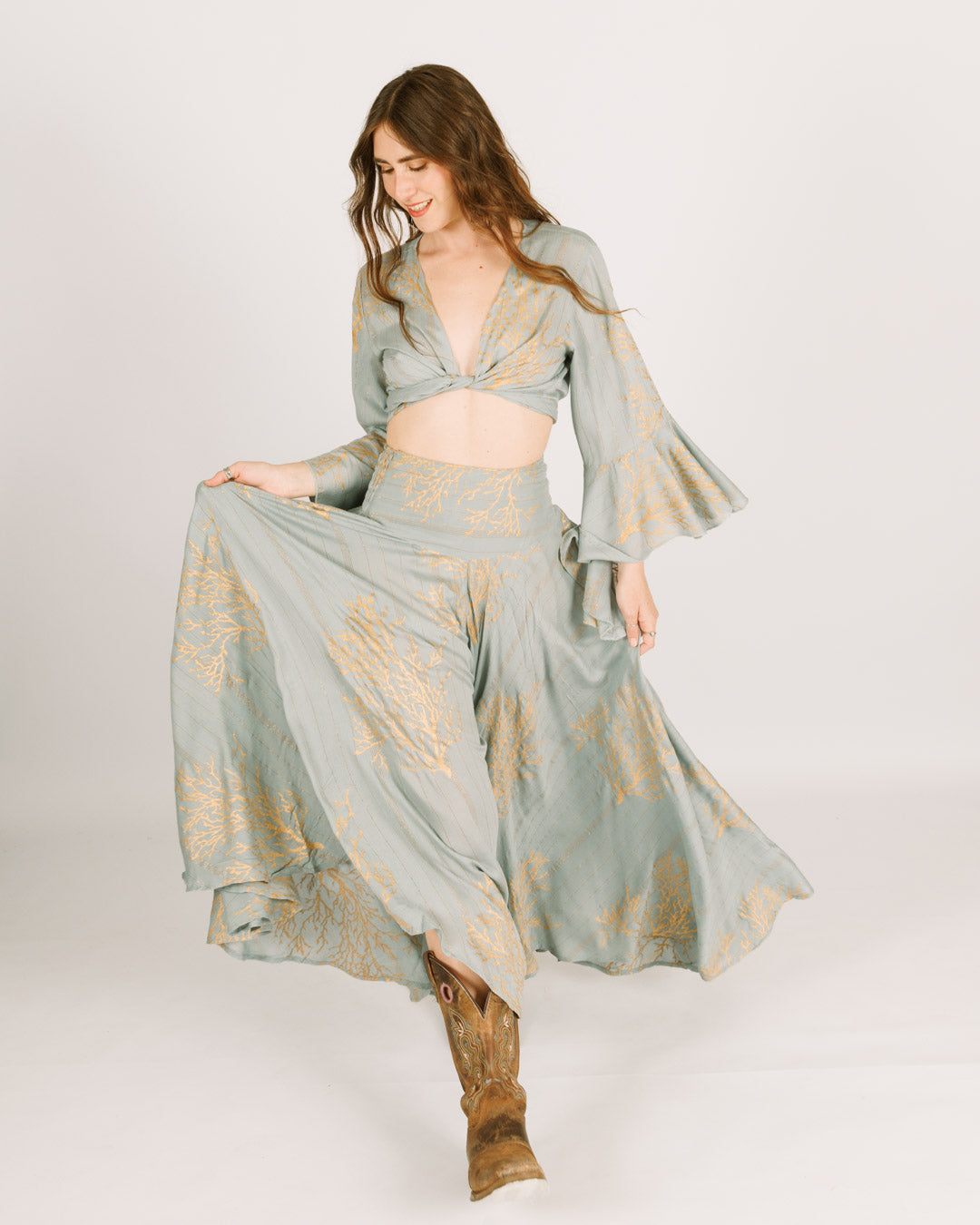 סט: חולצת בטן מעטפת +מכנס מטריה ארוך, תכלת אלמוג זהב