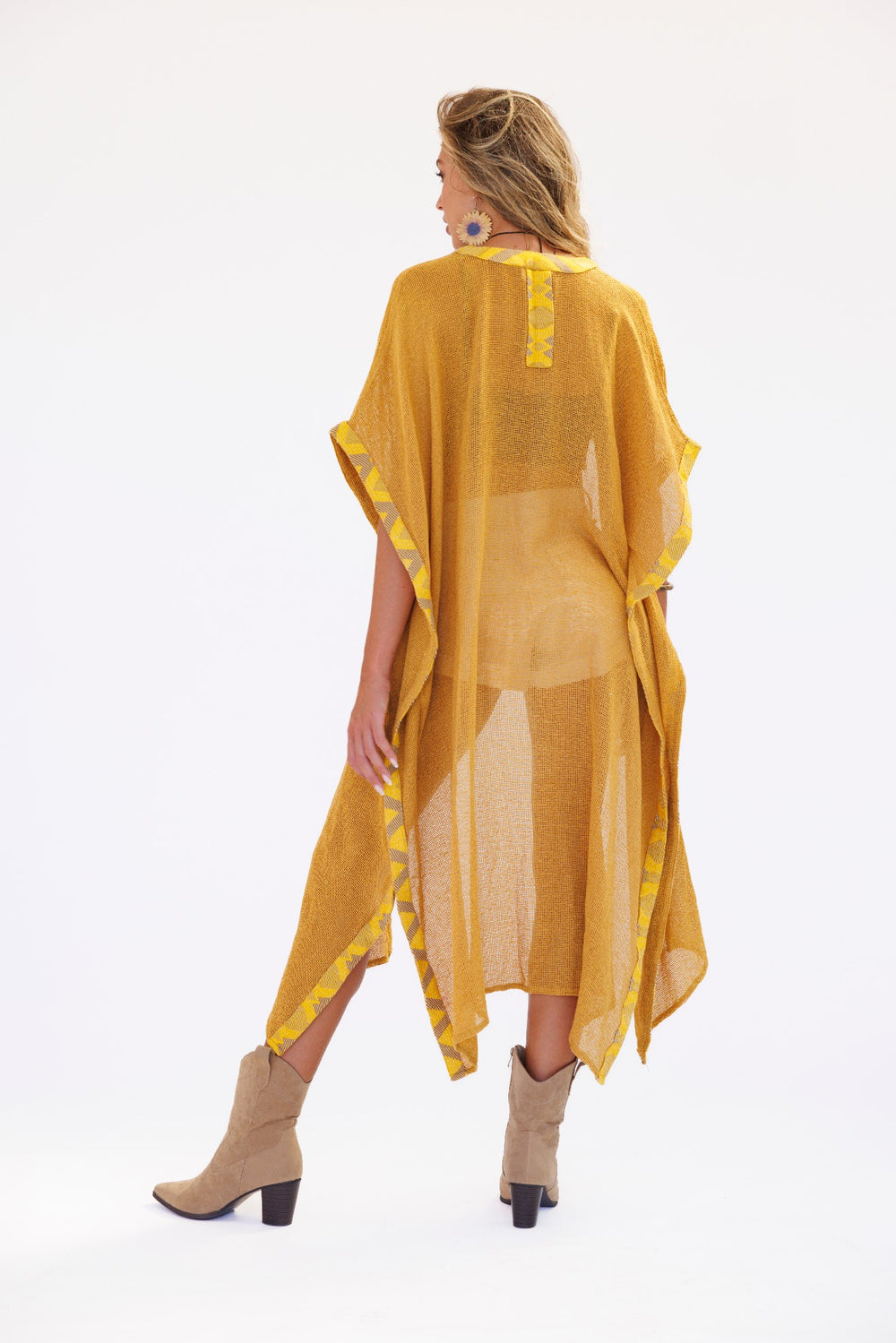 קימונו רשת צהוב של אלעדן עם בורדר בהדפס משולשים גאומטרי שבטי בצבע בז' וצהוב