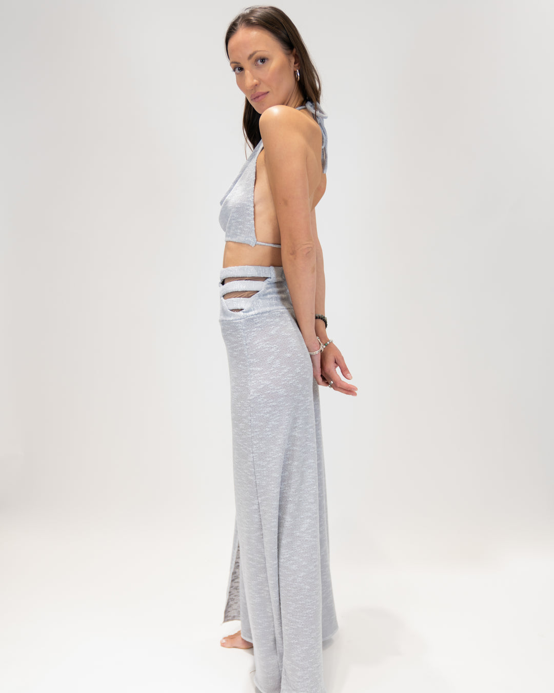 סט כותנת לייקרה אפור בהיר/ תכלת שקוף: טופ צווארון נשפך ומכנס ארוך שסעים