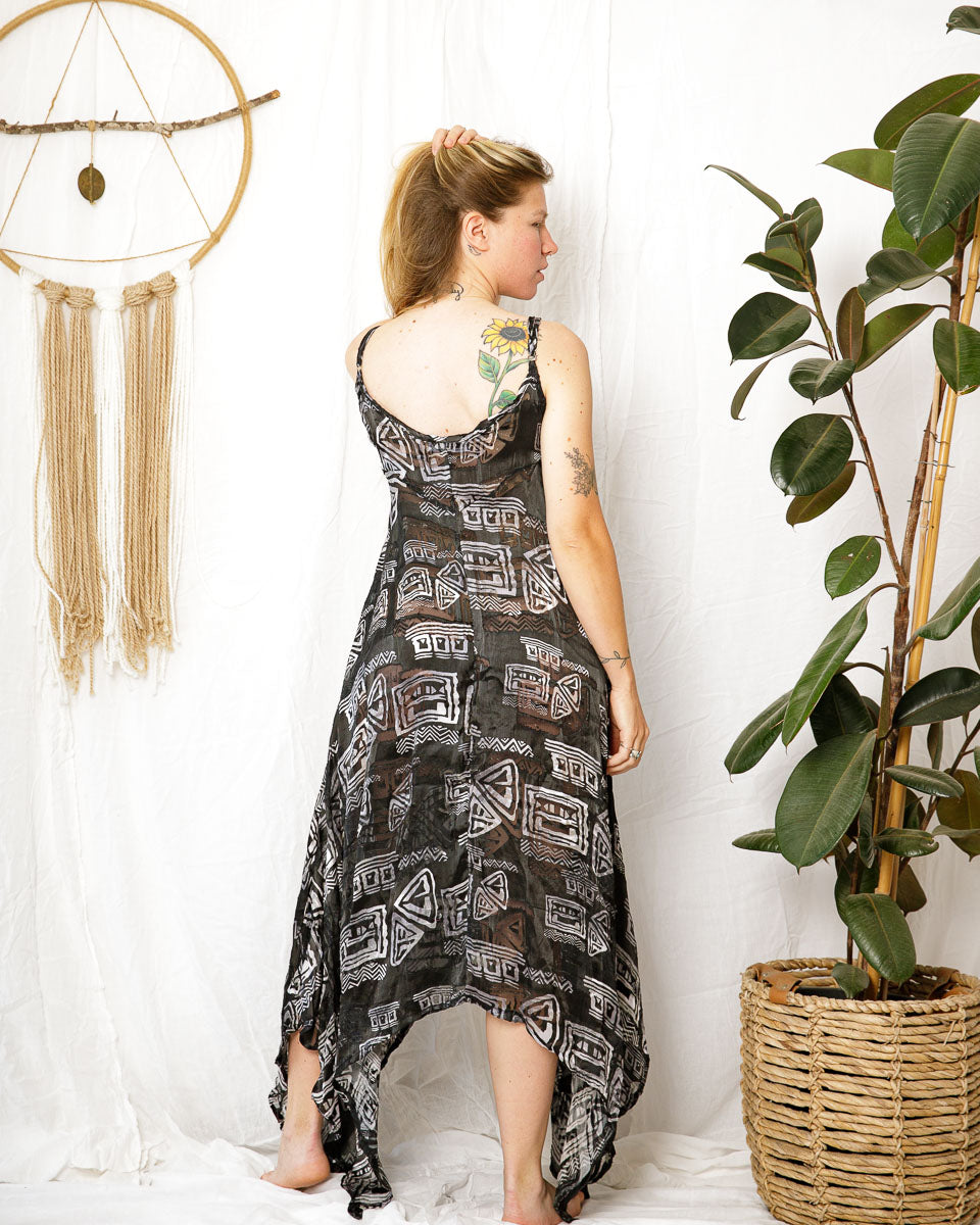 שמלת  מקסי 100% משי שחור בהדפס גאומטרי - אלעדן