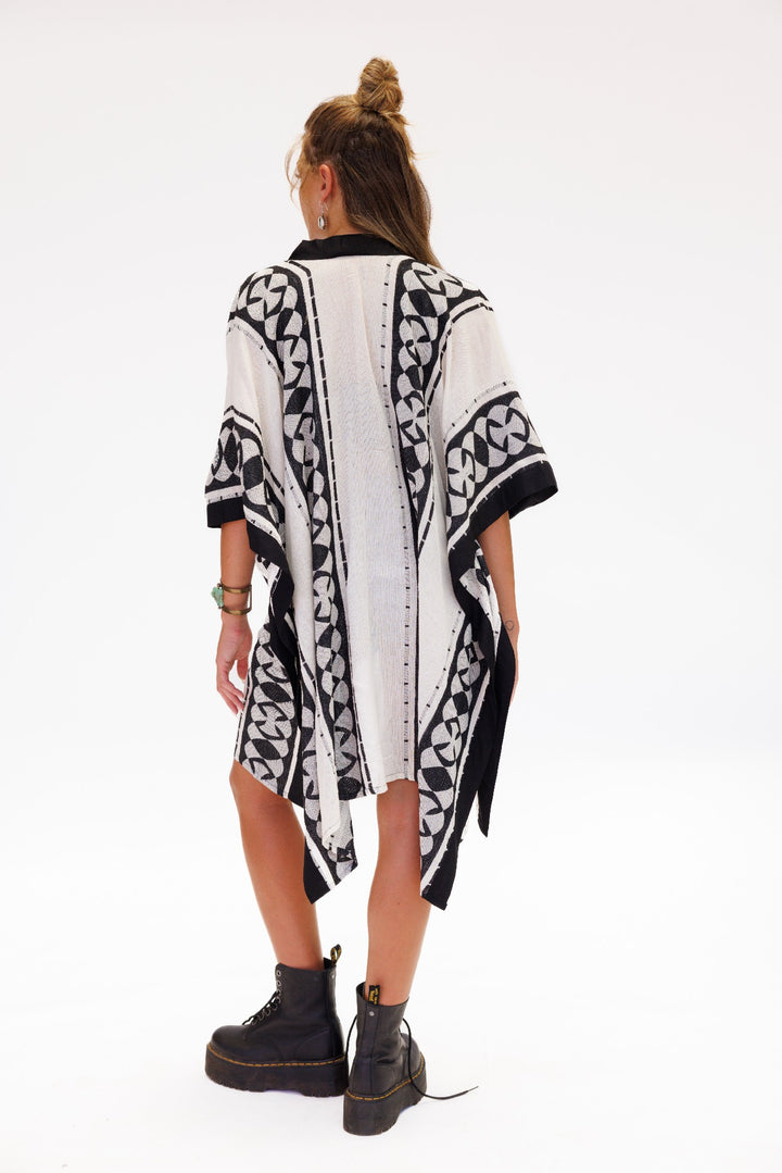 קימונו/ עליונית ראיון לבן-שחור לאישה