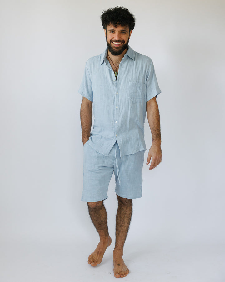 סט: מכופתרת קצרה עם כיס + מכנס כותנה קצר, מעוטרת משבצות עדינות, אפור-תכלת לגבר