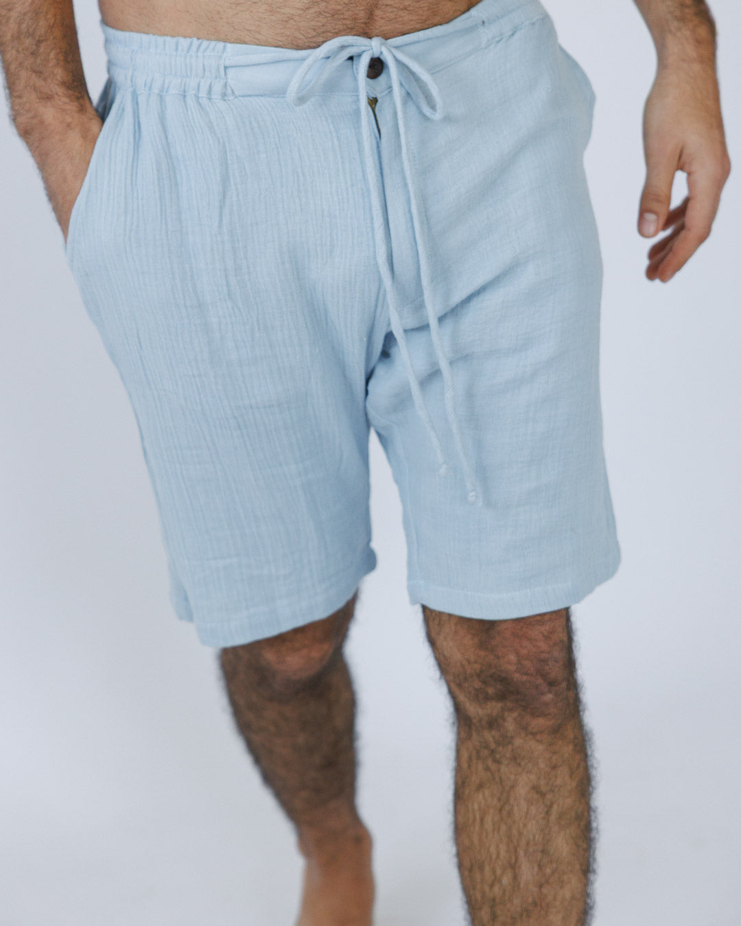 סט: מכופתרת קצרה עם כיס + מכנס כותנה קצר, מעוטרת משבצות עדינות, אפור-תכלת לגבר