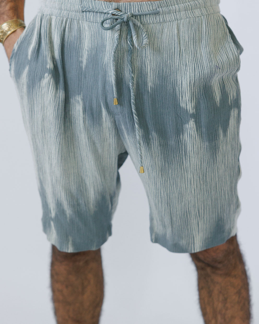 סט: מכופתרת קצרה עם כיס + מכנס קצר בצביעה משופשפת אפור לגבר