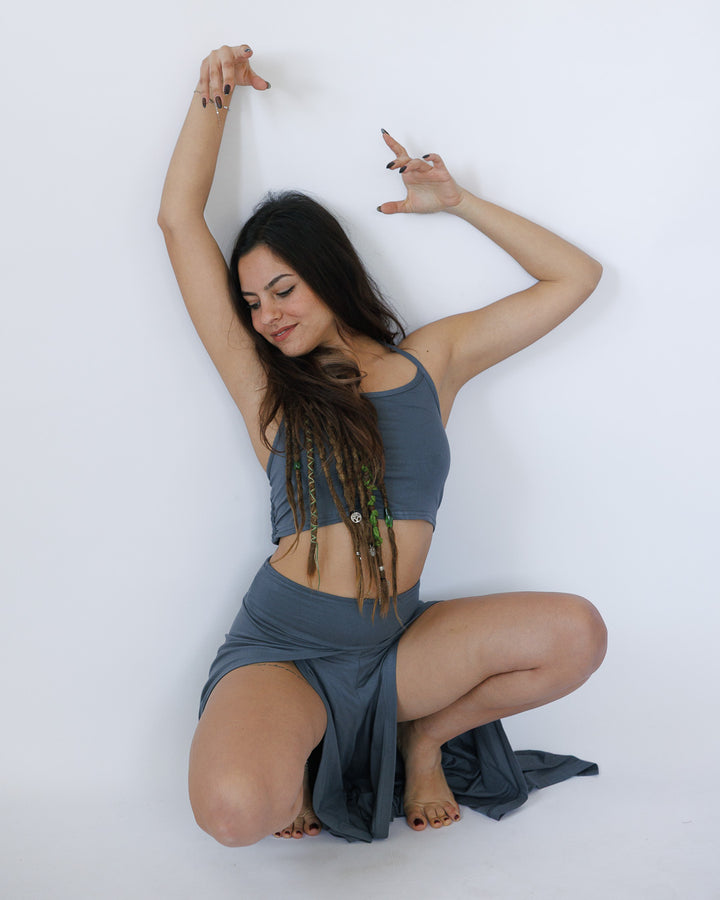 סט ויסקוז לייקרה: טופ ומכנס שסעים קדמיים אפור