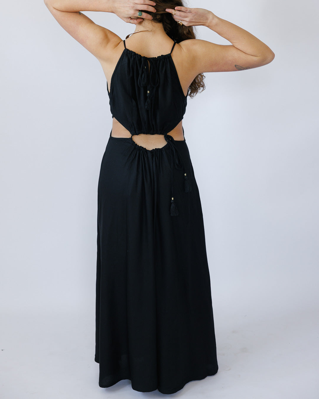 שמלת מקסי חורים שחורה