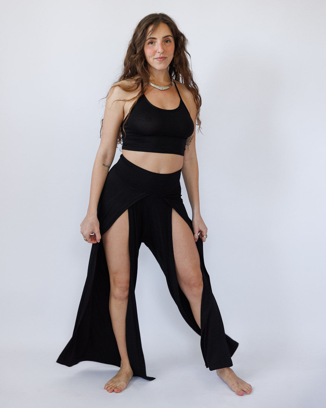 סט ויסקוז לייקרה: טופ ומכנס שסעים קדמיים שחור