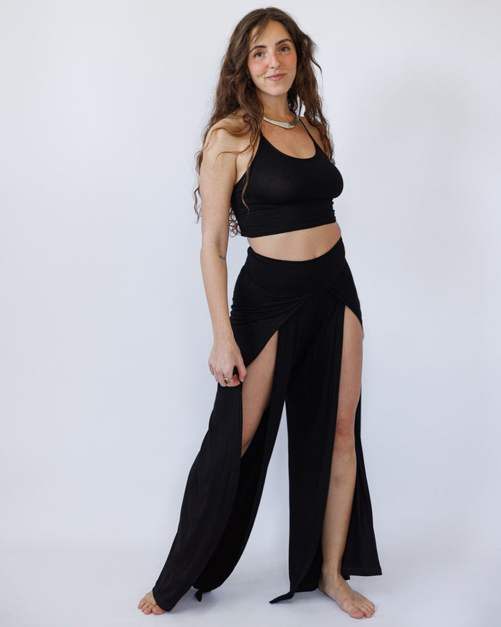 סט ויסקוז לייקרה: טופ ומכנס שסעים קדמיים שחור