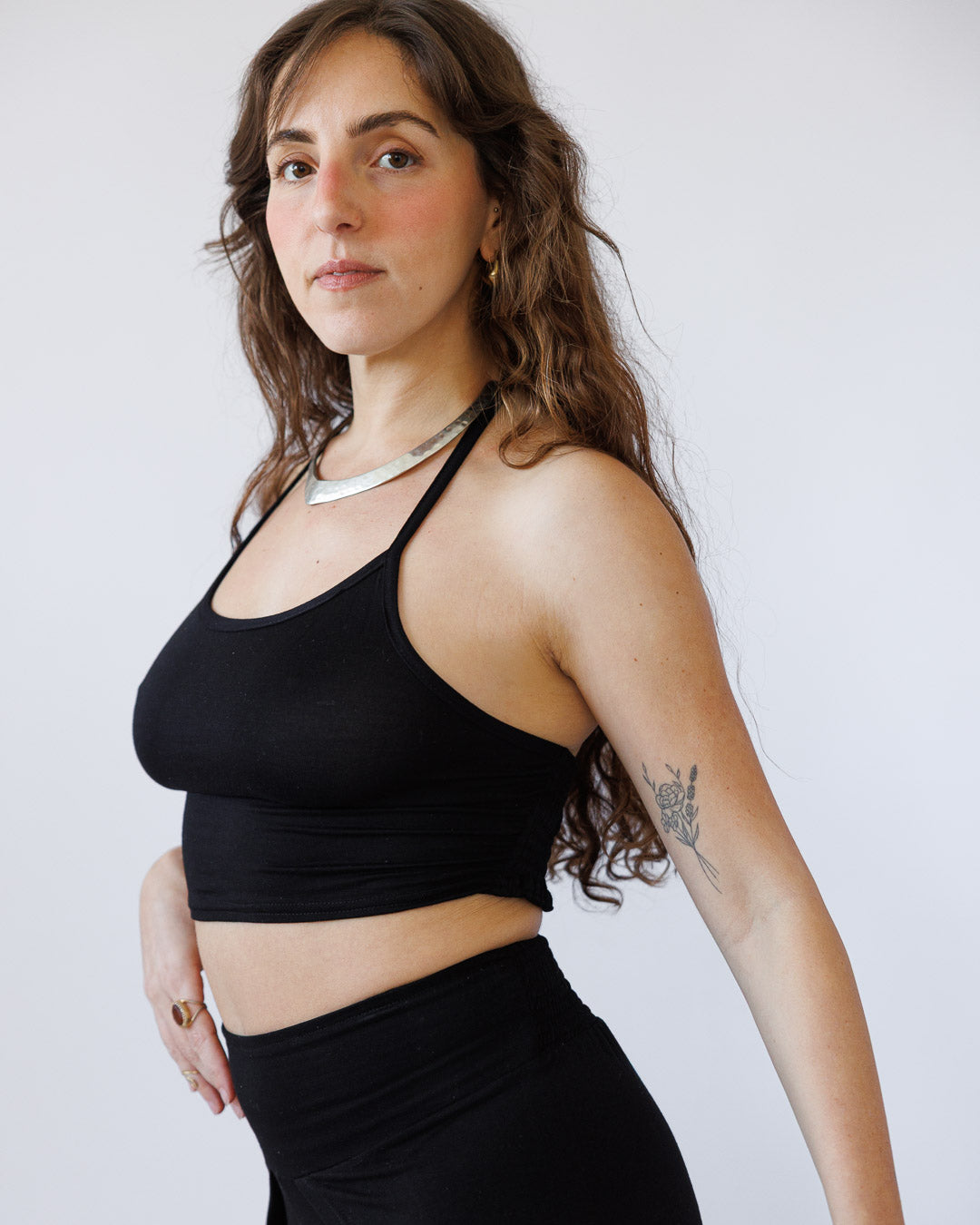 סט ויסקוז לייקרה: טופ ומכנס שסעים קדמיים שחור