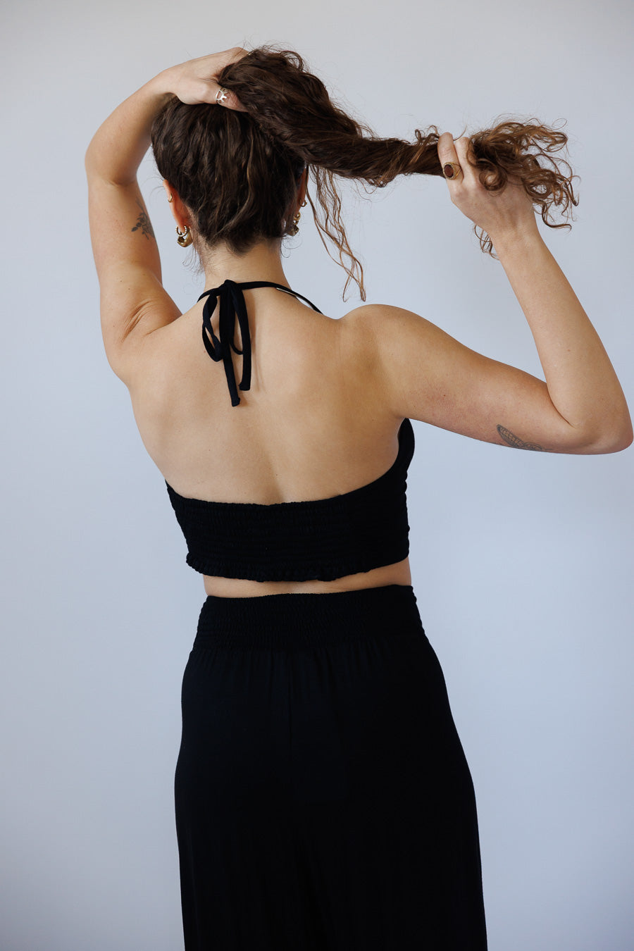 סט ויסקוז לייקרה: טופ ומכנס שסעים קדמיים שחור