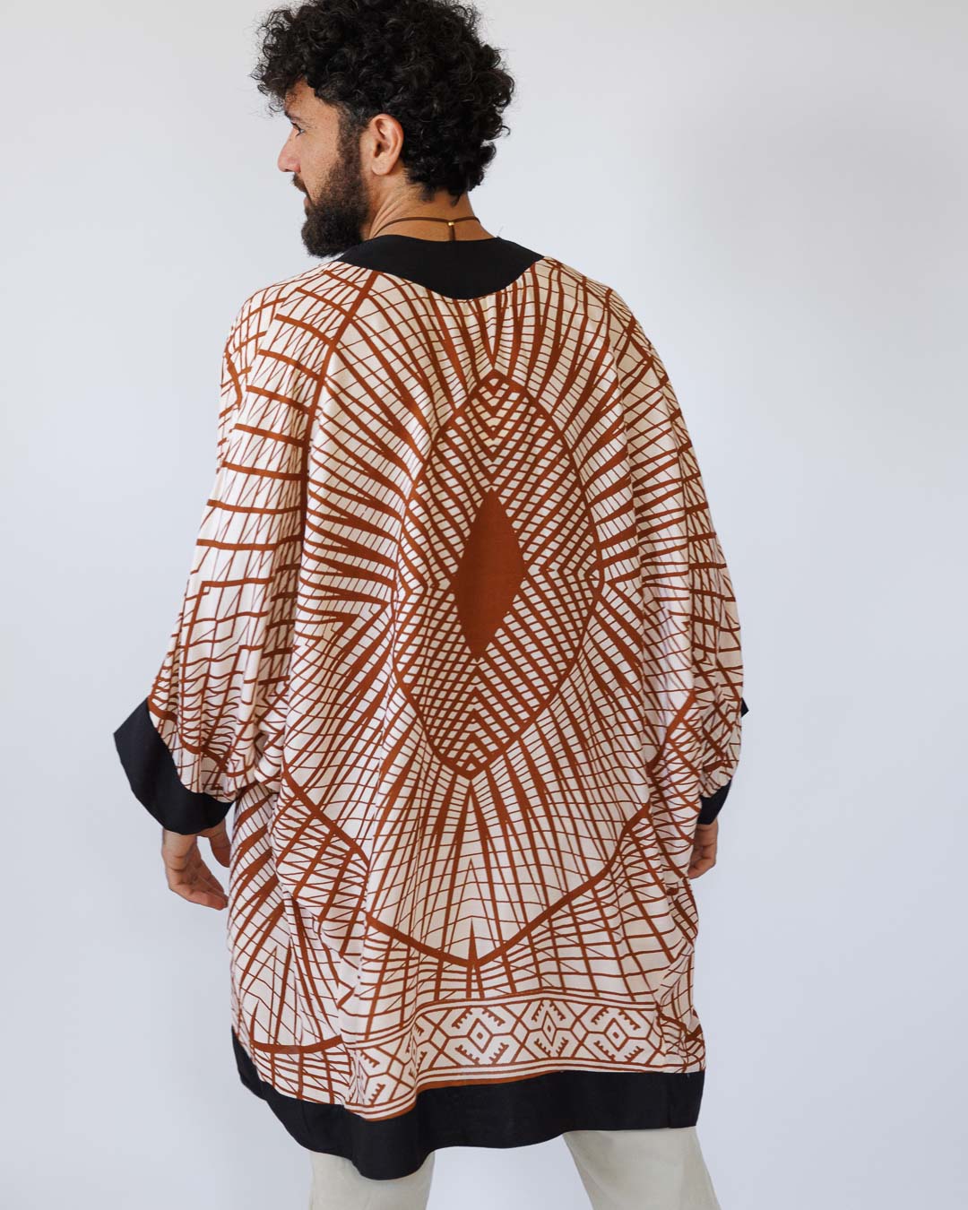 קימונו/ עליונית ויסקוז, כתומה עגולה, בהדפס גאומטרי לגבר