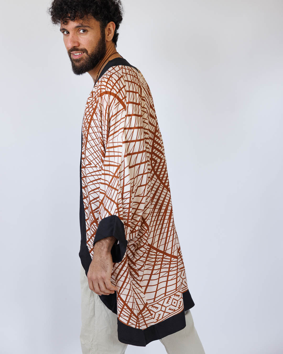 קימונו/ עליונית ויסקוז, כתומה עגולה, בהדפס גאומטרי לגבר