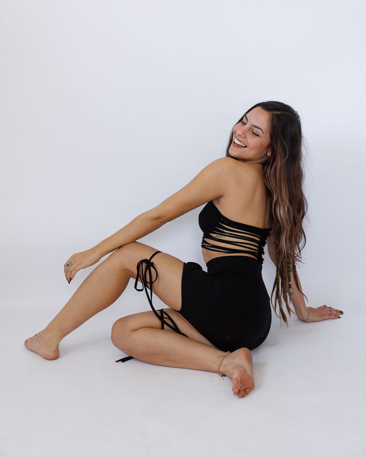 חצאית מיני כותנת לייקרה, עם קשירה בצדדים בשחור