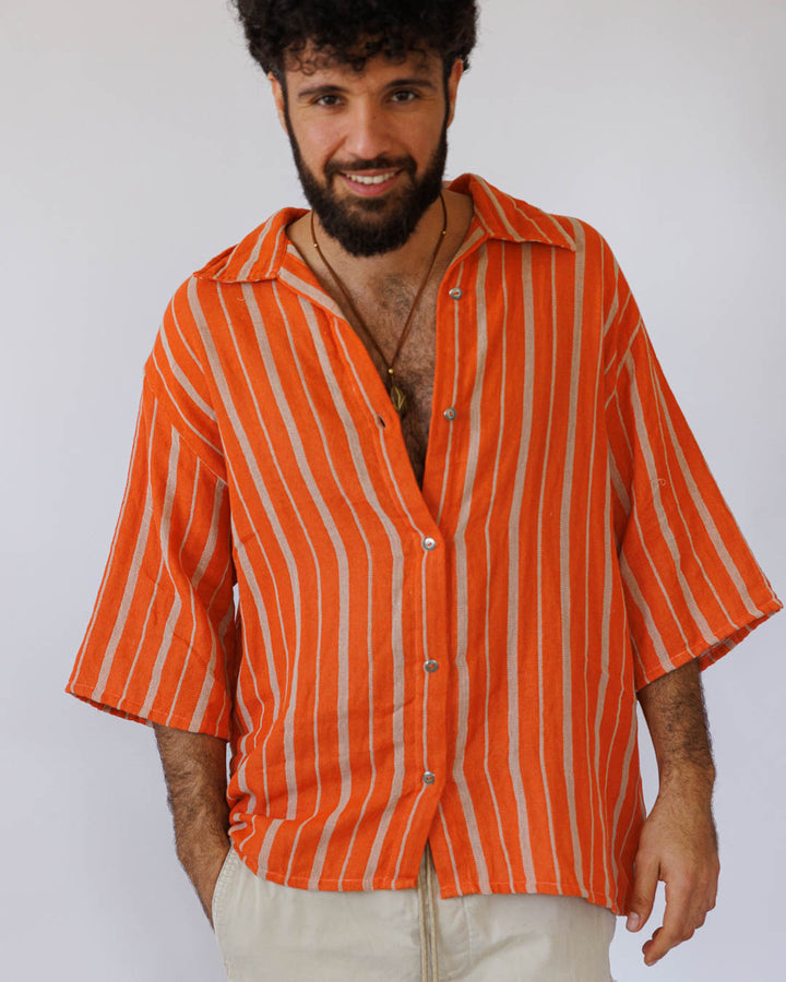 מכופתרת כותנה, בהדפס פסים בצבע נטורל וכתום, שרוול קצר, לגבר