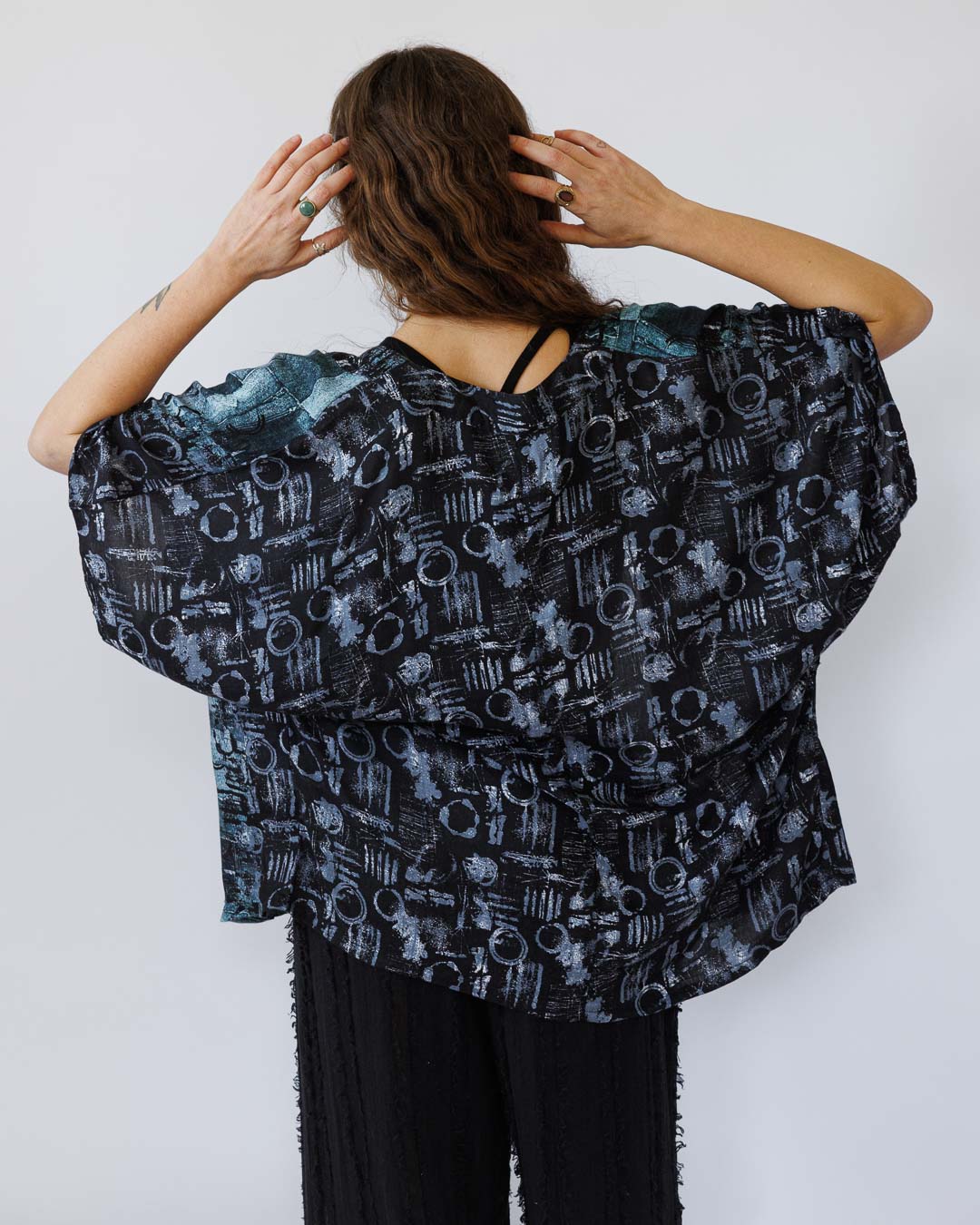 קימונו קצר ויסקוז סופר רך בהדפס כחול גלקטי לאישה