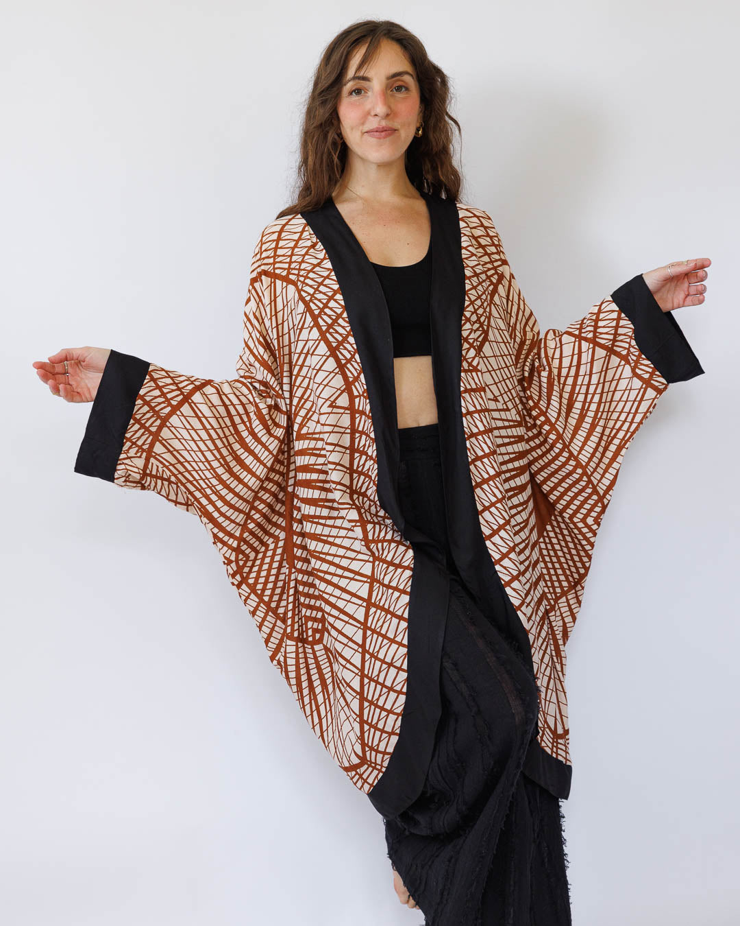 קימונו/ עליונית ויסקוז, כתומה עגולה, בהדפס גאומטרי לאישה