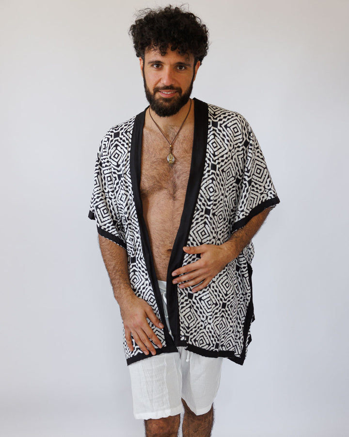 קימונו ויסקוז קצר, שרוול ארוך בהדפס מעונים שחור לבן לגבר