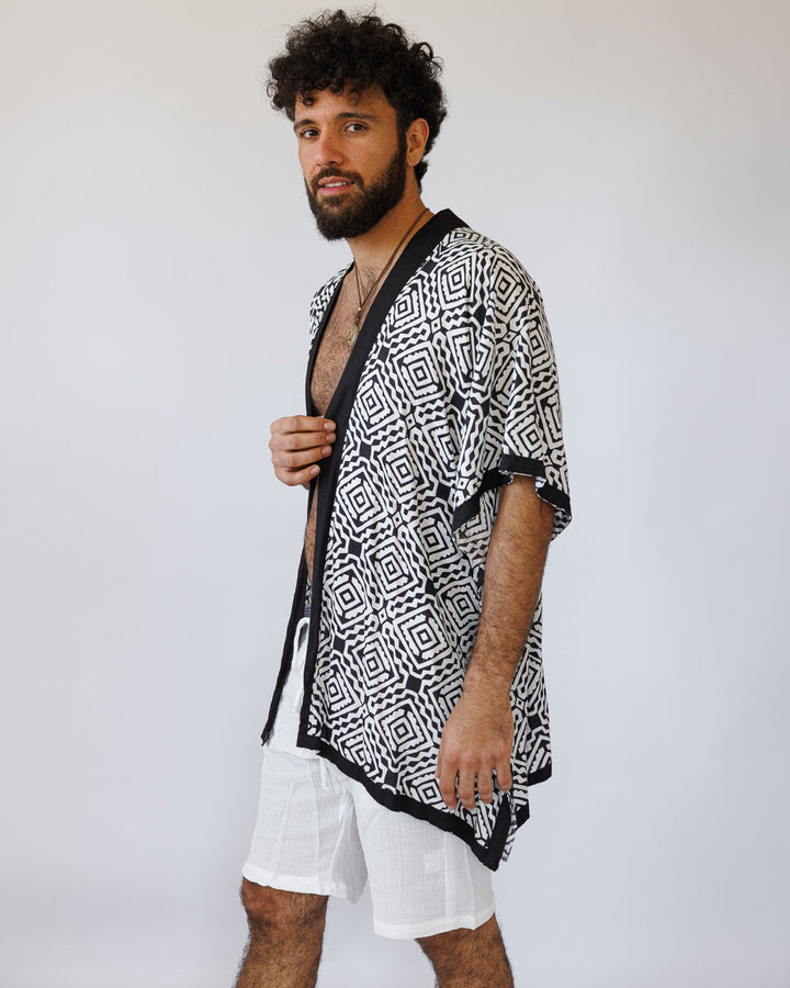 קימונו ויסקוז קצר, שרוול ארוך בהדפס מעונים שחור לבן לגבר