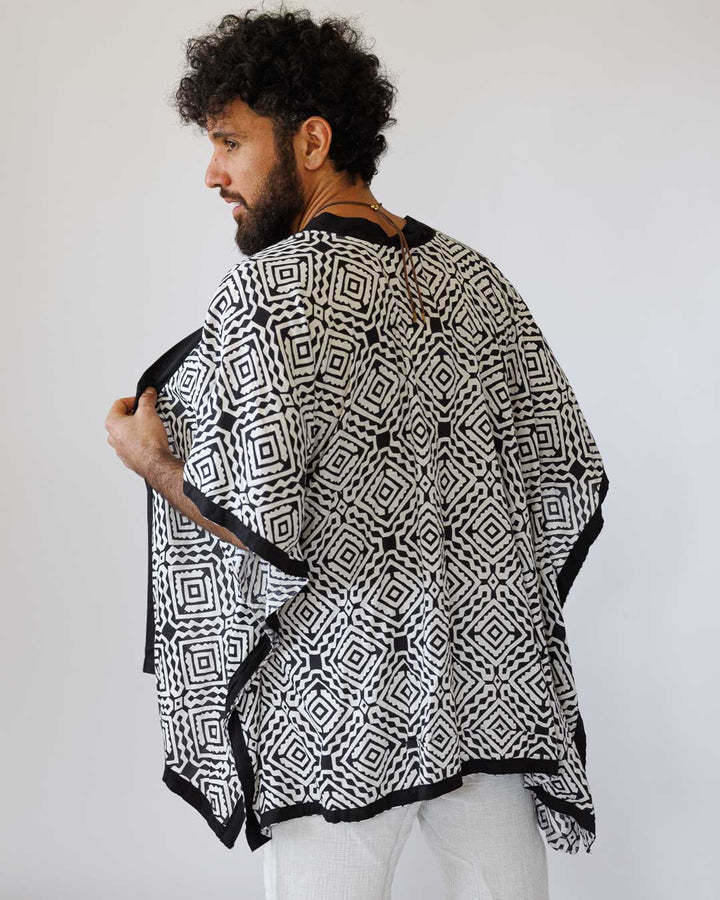 קימונו ויסקוז קצר, שרוול ארוך בהדפס מעונים שחור לבן לגבר