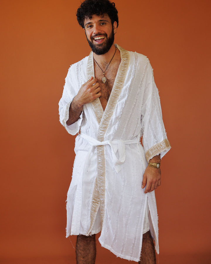 קימונו מקסי, כותנה לבנה פרנזים, שרוול ארוך, בעיטור קש לגבר