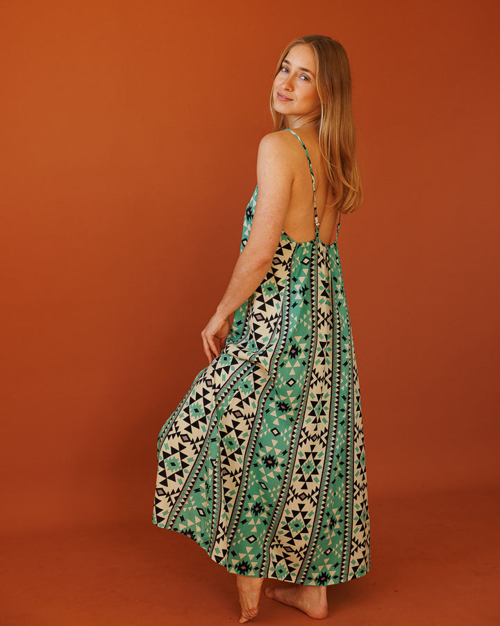 שמלת מקסי ויסקוז, שני צדדים לבישה, שסעים קדמיים, בהדפס שבטי תכלת