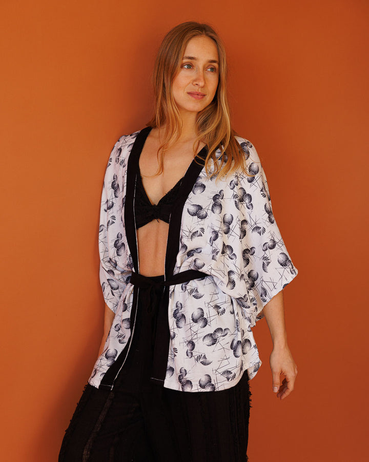 קימונו קצר ויסקוז סופר רך בהדפס לבן יפני לאישה