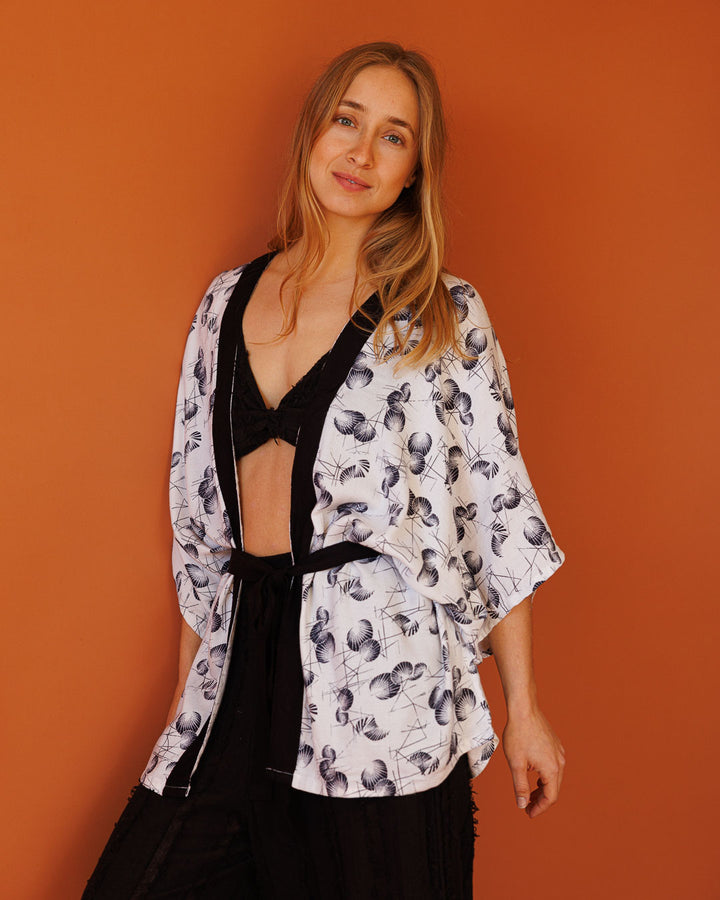 קימונו קצר ויסקוז סופר רך בהדפס לבן יפני לאישה