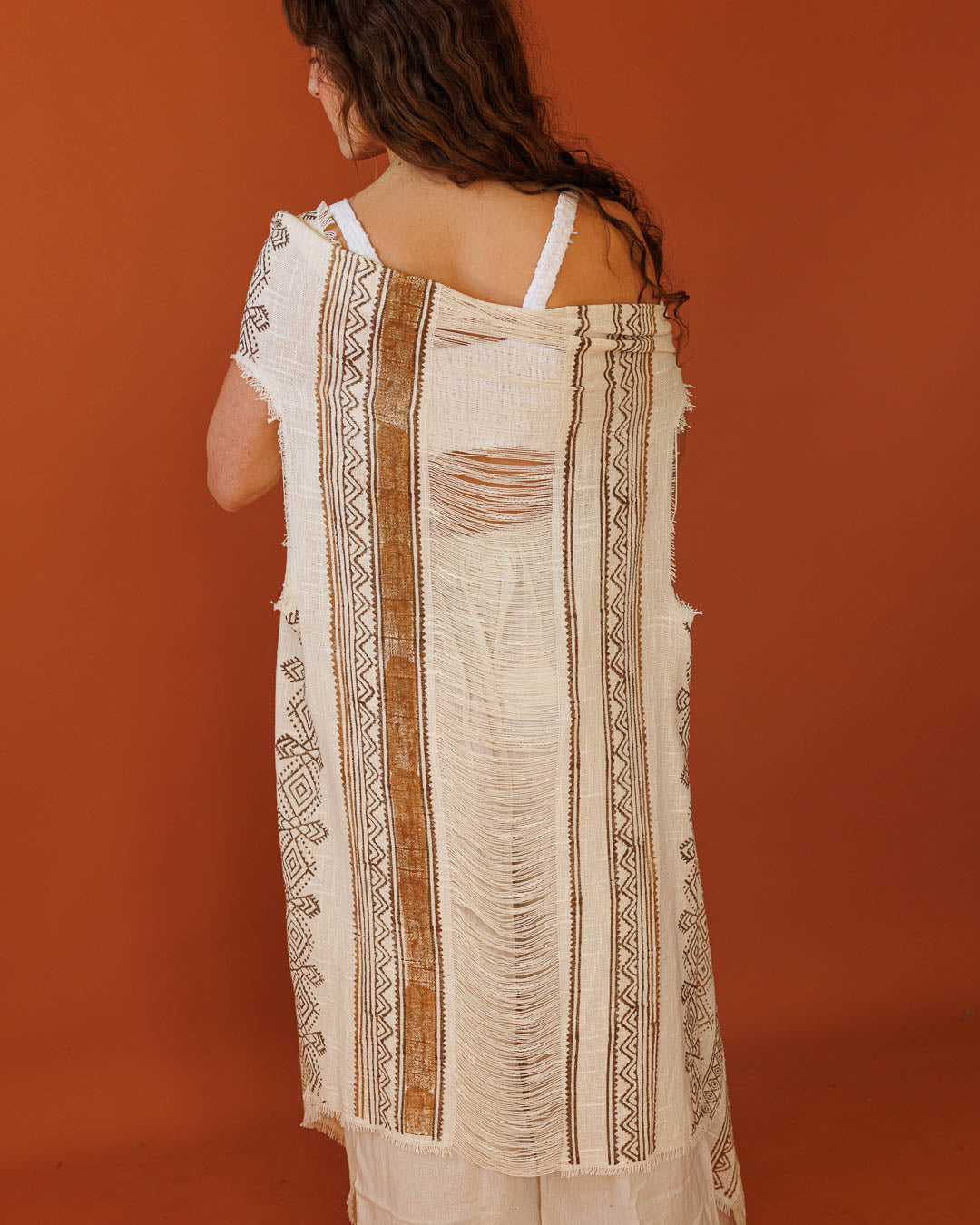 וסט כותנה פרום נטורל, בהדפס חותמות עץ ידני שבטי לאישה