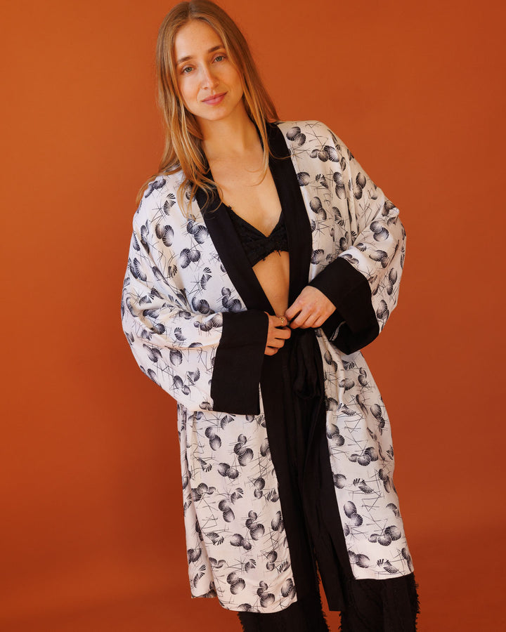 קימונו מקסי ויסקוז סופר רך בהדפס לבן יפני לאישה