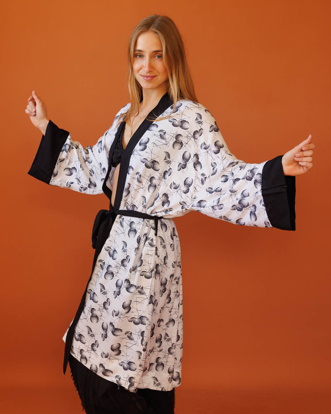 קימונו מקסי ויסקוז סופר רך בהדפס לבן יפני לאישה