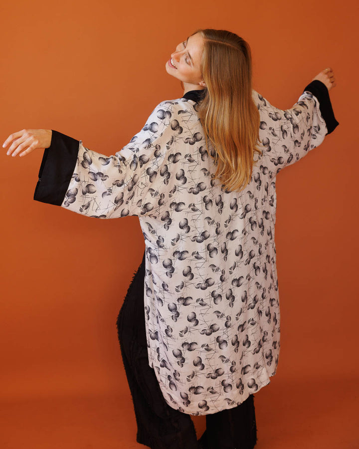 קימונו מקסי ויסקוז סופר רך בהדפס לבן יפני לאישה