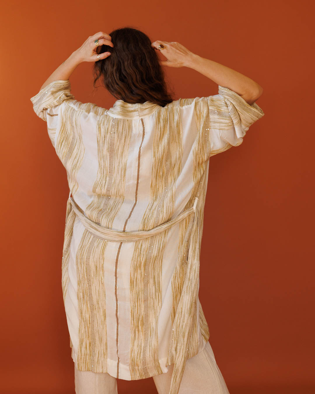 קימונו מקסי, שרוול ארוך, כותנה בצבעים מדברים ומעט ניצוץ לאישה