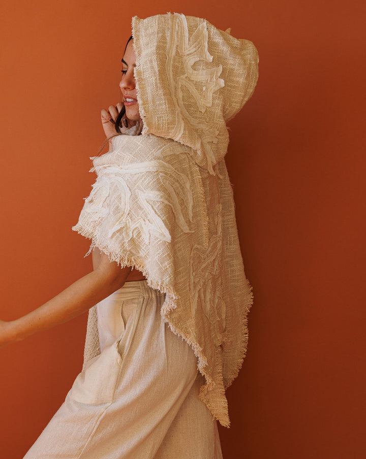 צעיף פיקה נטורל מחמם, 2 שכבות, עם קפוצון בעיטור פסטיבלי מיוחד לאישה