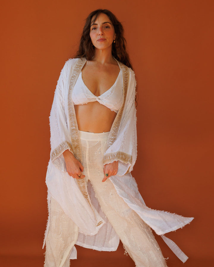 קימונו מקסי, כותנה לבנה פרנזים, שרוול ארוך, בעיטור קש לאישה