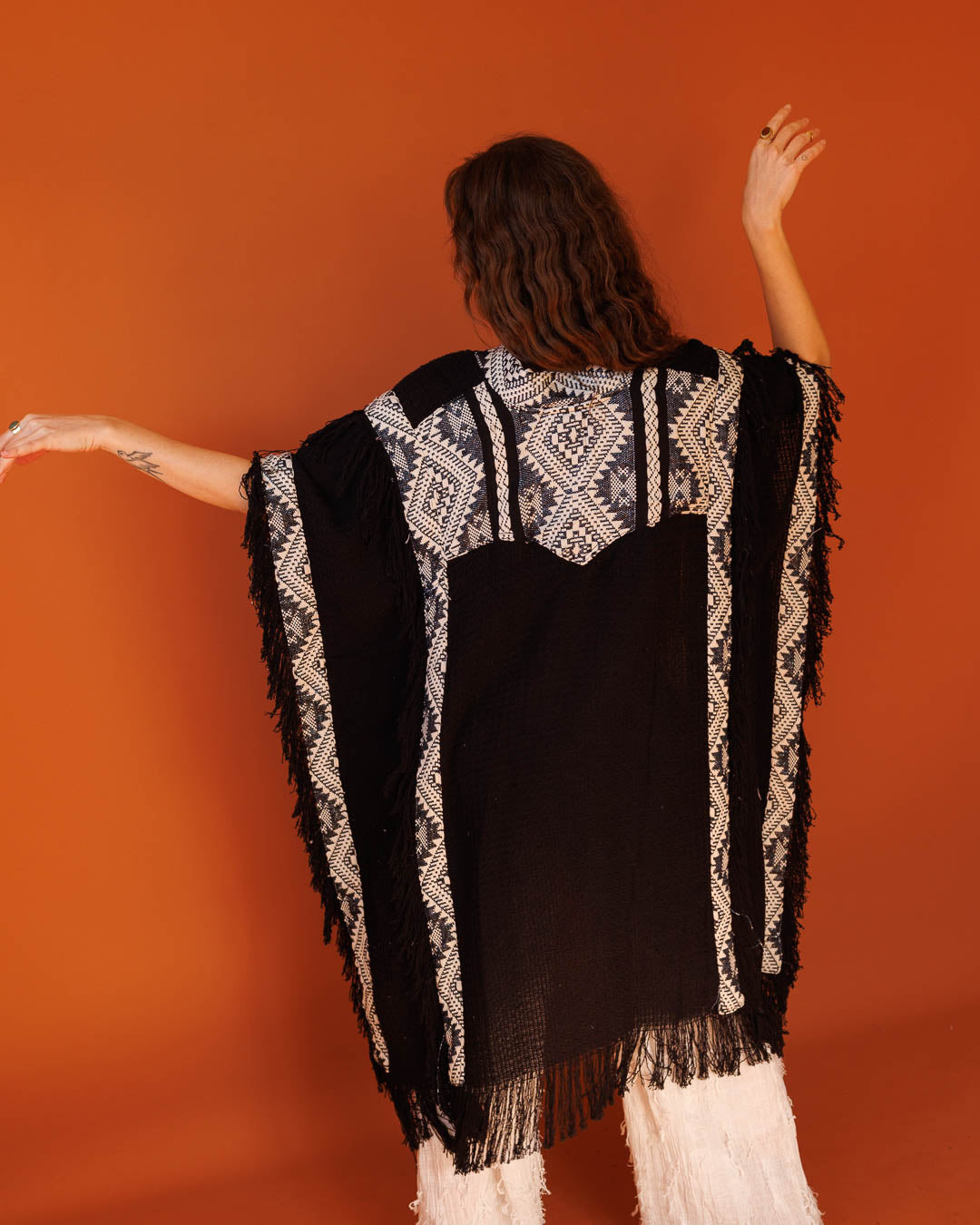 ז'קט פיקה, קימונו חורפי, שבטי בצבע שחור לאישה- בורדר שחור מנצנץ