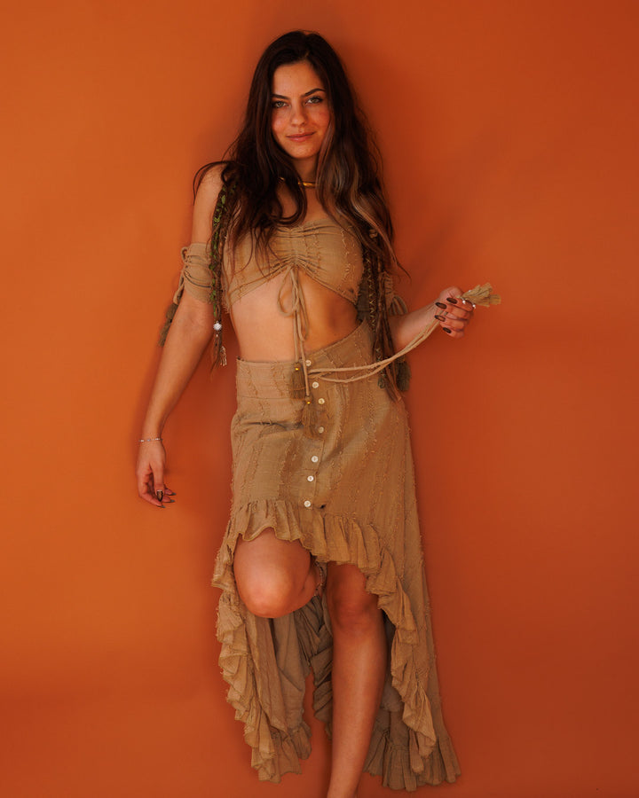 חצאית קצרה מלפנים עם כפתורים, כותנת פרנזים חאקי