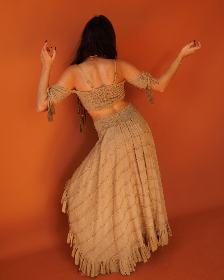 חצאית קצרה מלפנים עם כפתורים, כותנת פרנזים חאקי