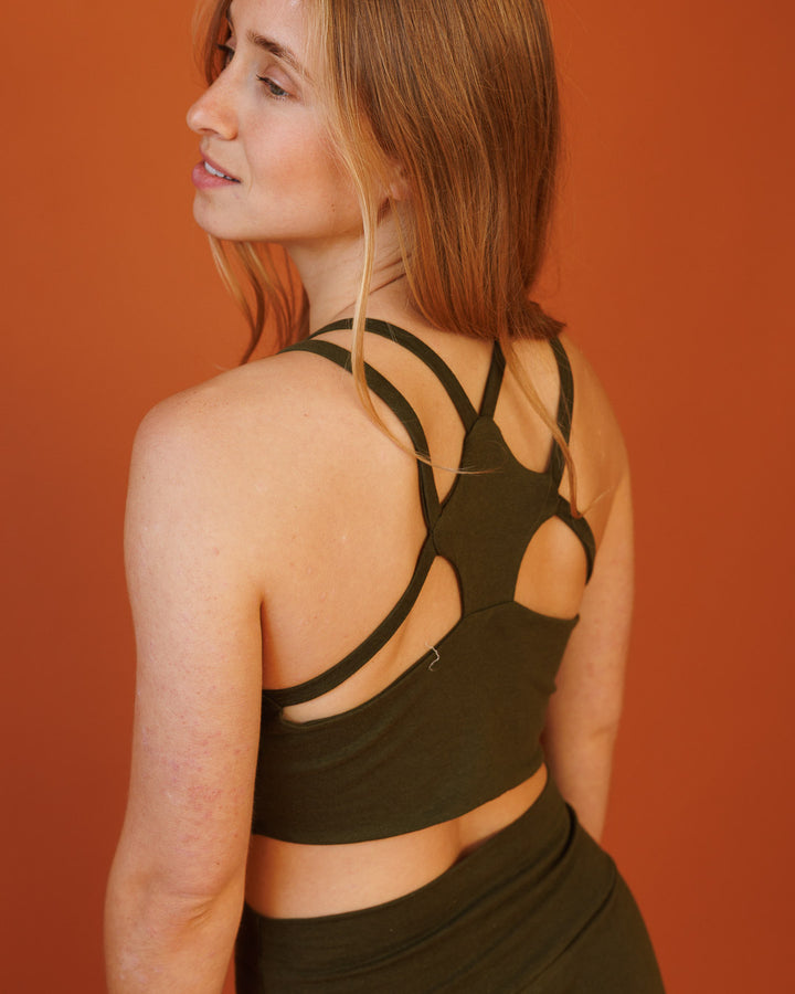 טופ כותנת לייקרה, מעוטר מעוין בגב בירוק זית