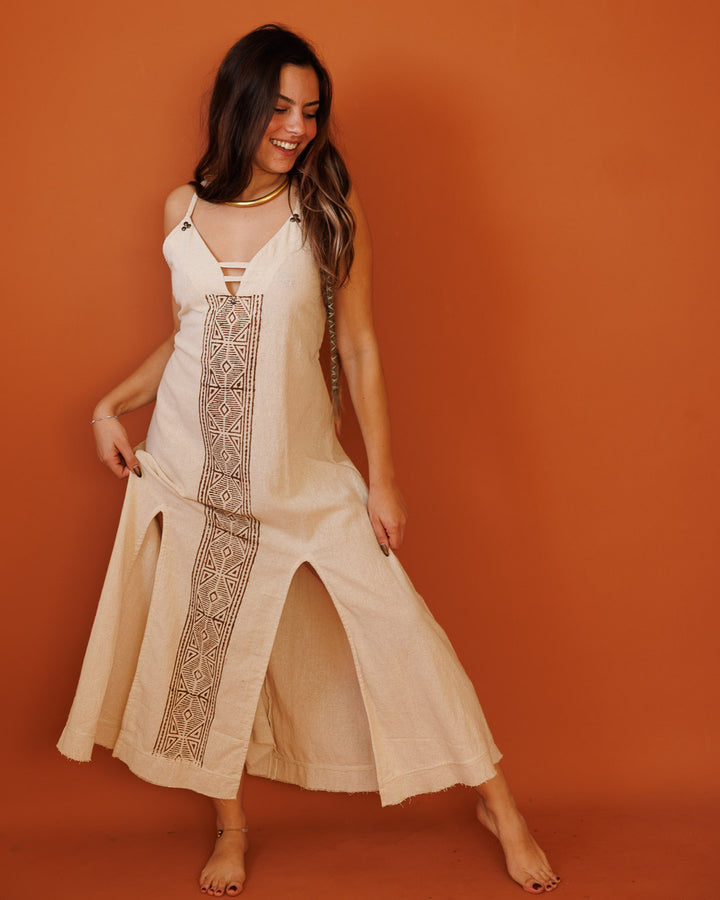 שמלת מקסי כותנה נטורל, שסעים קדמיים, בהדפס חותמות עץ ידני