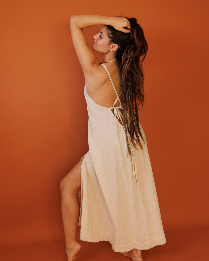 שמלת מקסי כותנה נטורל, שסעים קדמיים, בהדפס חותמות עץ ידני