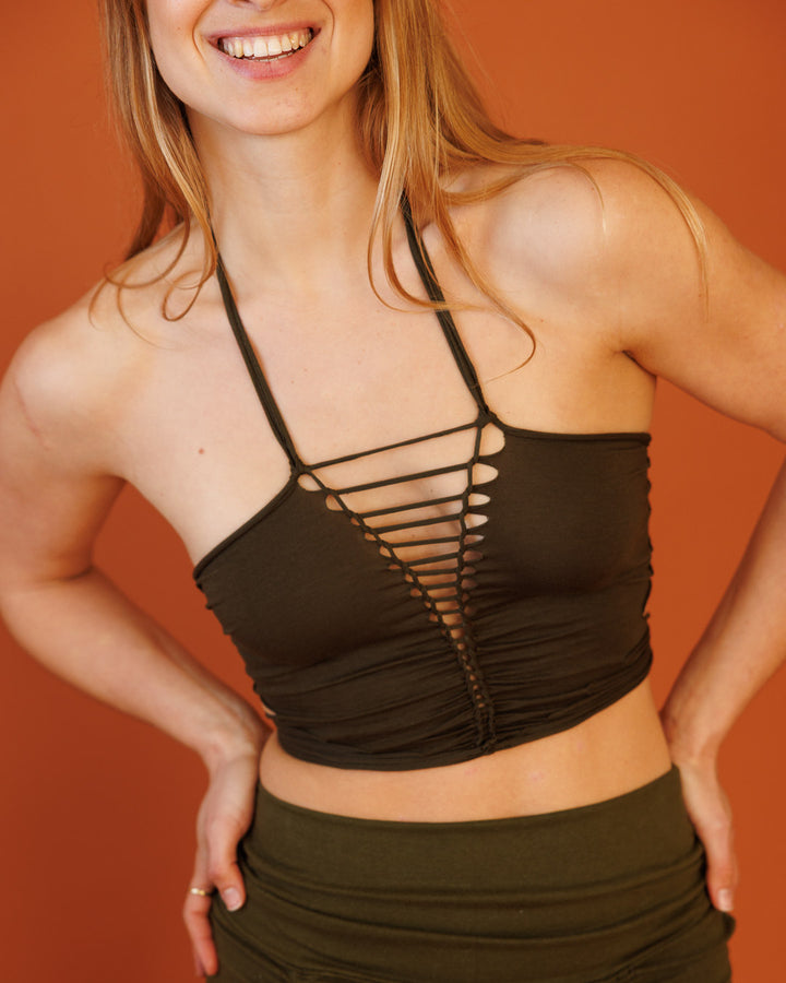 טופ כותנת לייקרה קרוע ושזור בירוק זית