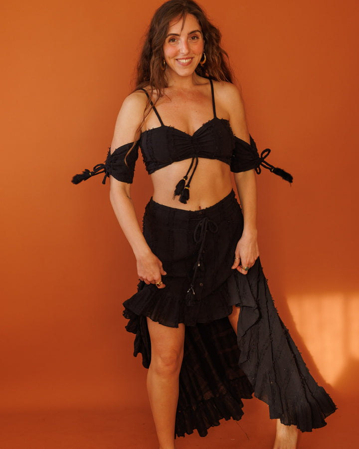 סט: טופ סוכריה עם שרוולים, כותנת פרנזים שחורה + חצאית קצרה מלפנים עם כפתורים, כותנת פרנזים שחורה