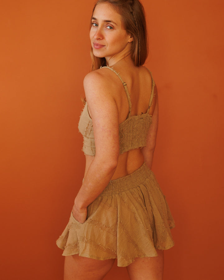 מכנס מטריה קצר, כותנת פרנזים חאקי